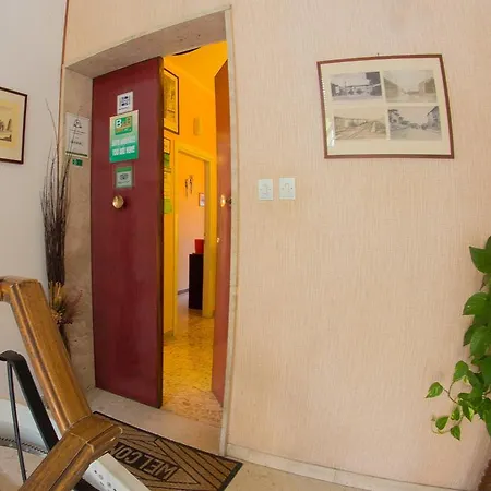 بيت ضيافة Gate 52 بيزا